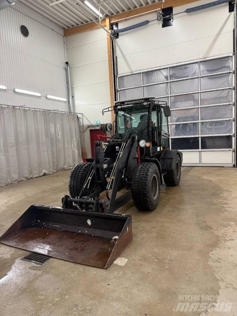  D-Machine  2550 Фронтальні навантажувачі
