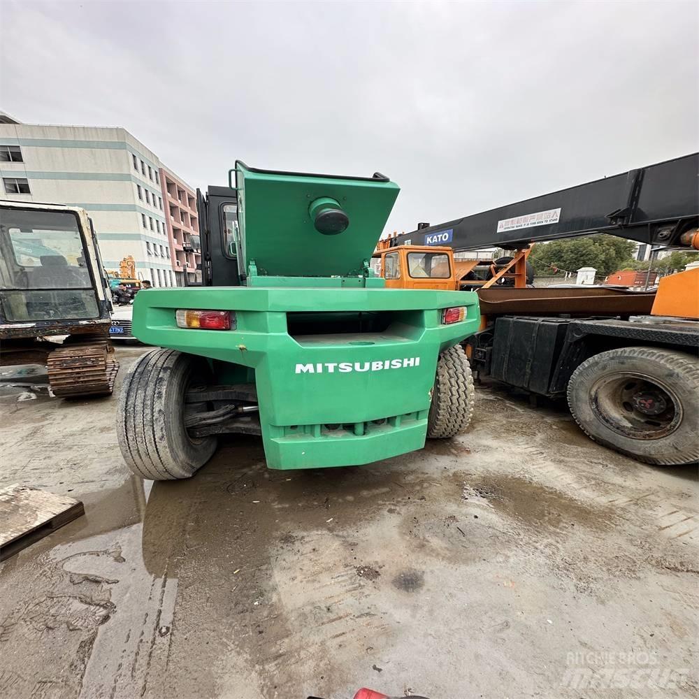 Mitsubishi FD160 Дизельні навантажувачі