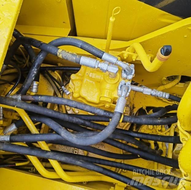 Komatsu PC220-8 Гусеничні екскаватори