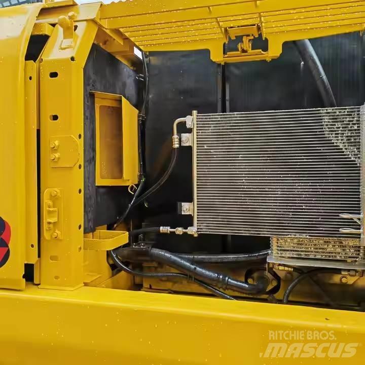 Komatsu PC220-8 Гусеничні екскаватори