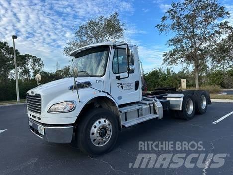 Freightliner M2 Тягачі