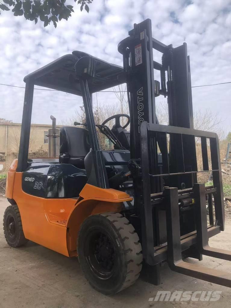 Toyota FD 30 Дизельні навантажувачі