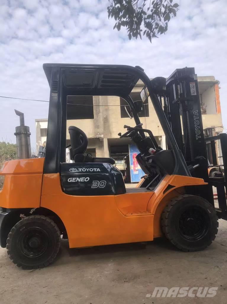 Toyota FD 30 Дизельні навантажувачі