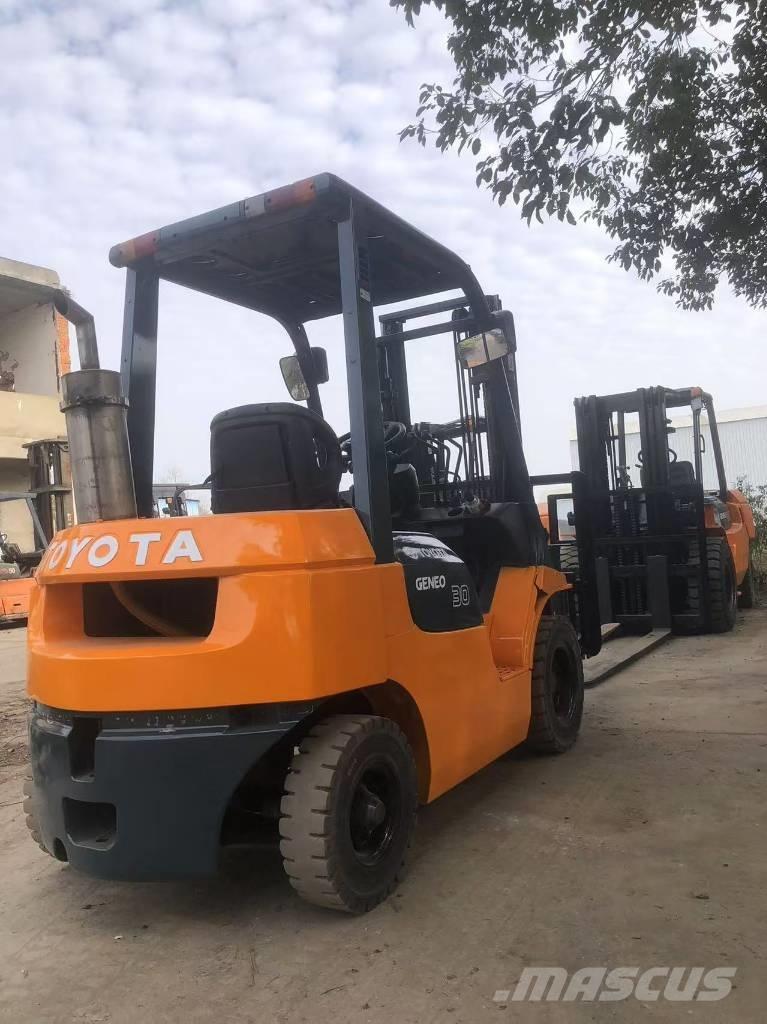 Toyota FD 30 Дизельні навантажувачі