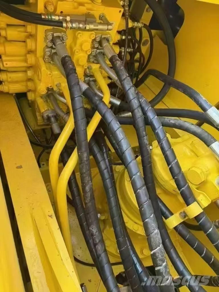 Komatsu PC 240 Гусеничні екскаватори