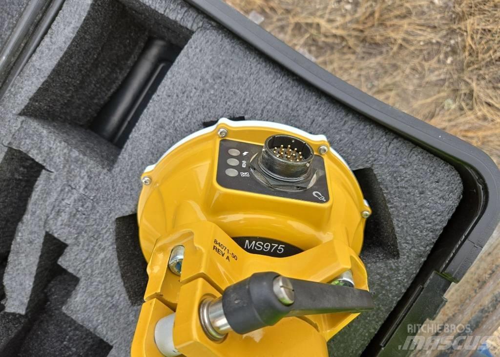CAT 330 Гусеничні екскаватори
