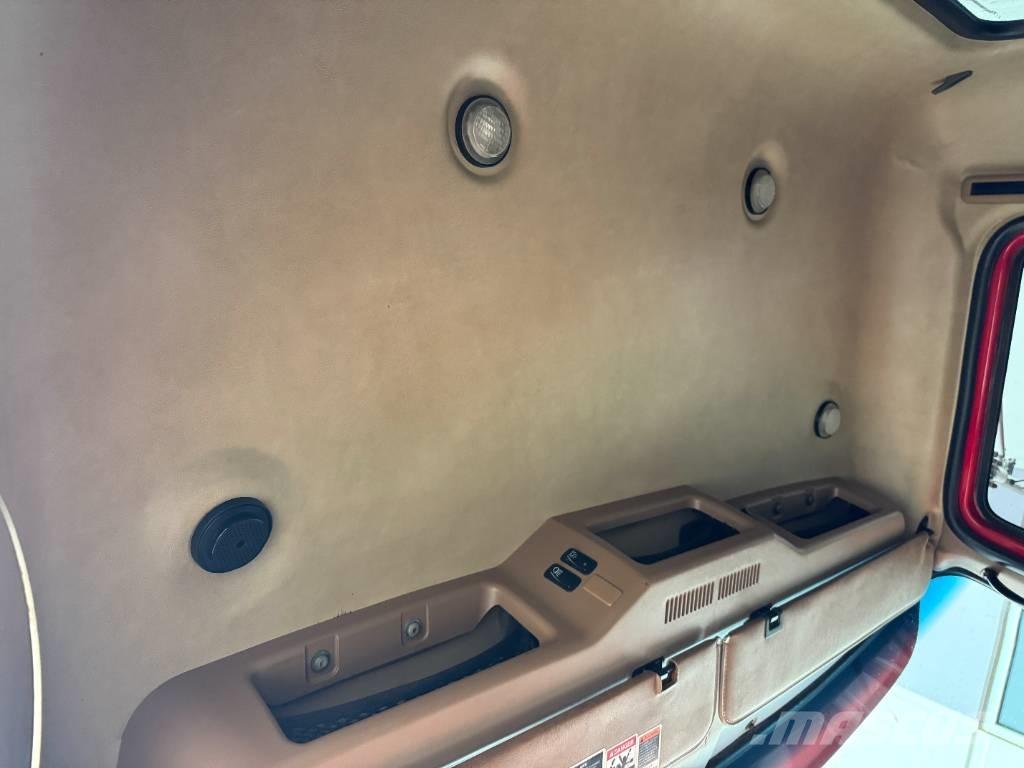 Mack GU 713 Самоскиди