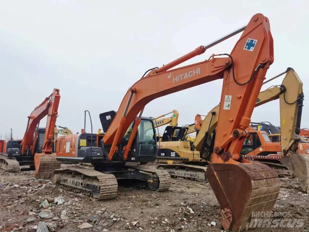 Hitachi ZX 250 Гусеничні екскаватори
