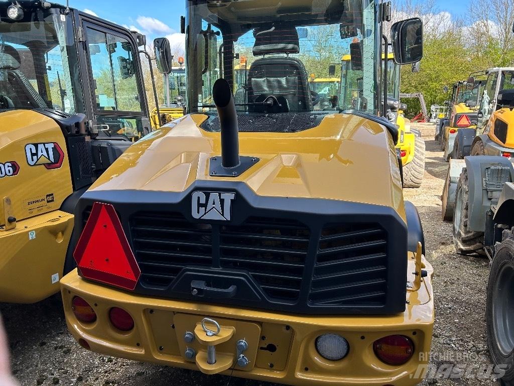 CAT 906 Фронтальні навантажувачі