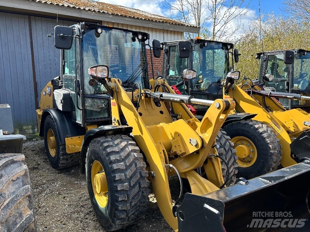 CAT 906 Фронтальні навантажувачі