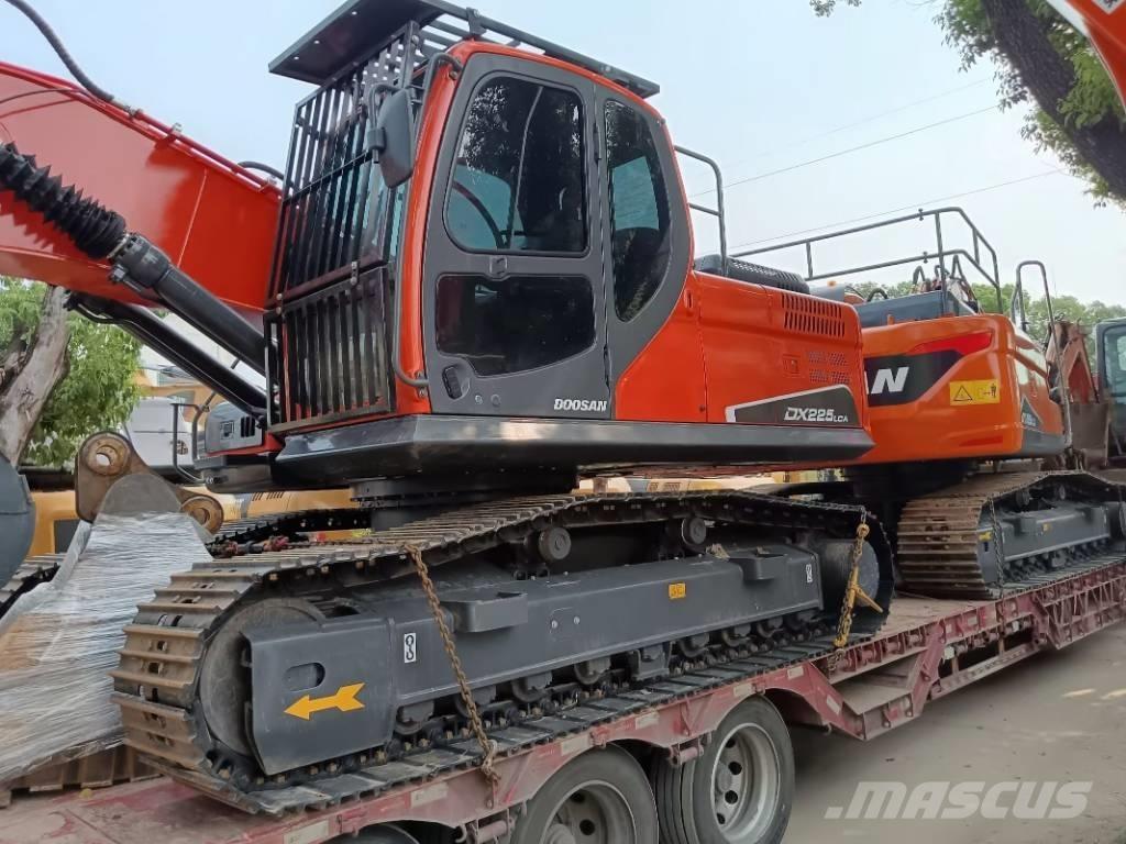Doosan DX 225 LC Гусеничні екскаватори