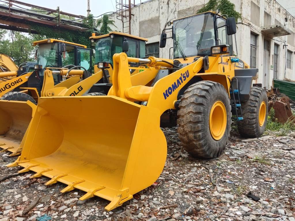 Komatsu WA 320 Фронтальні навантажувачі