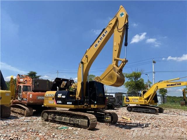 CAT 323D2L Гусеничні екскаватори