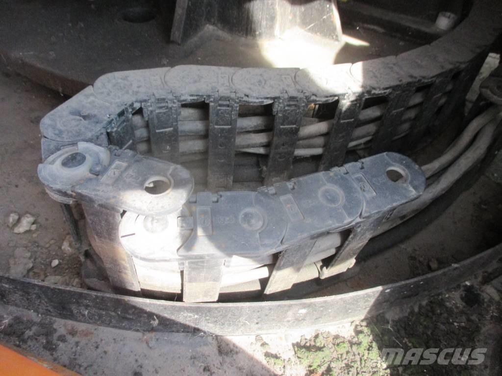 Manitou 100 VJR Вертикальні щоглові підйомники