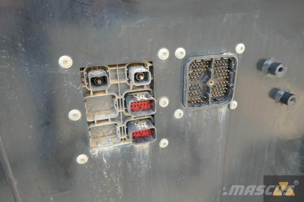 CAT 352F Cab Кабіни