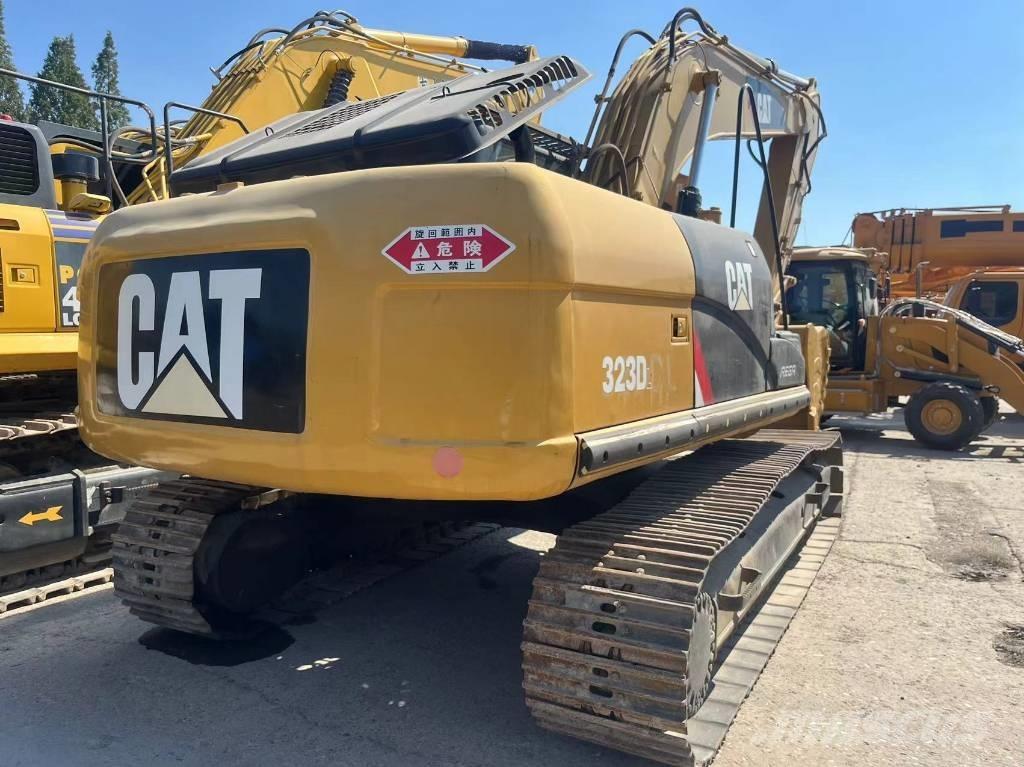 CAT 323 D L Гусеничні екскаватори