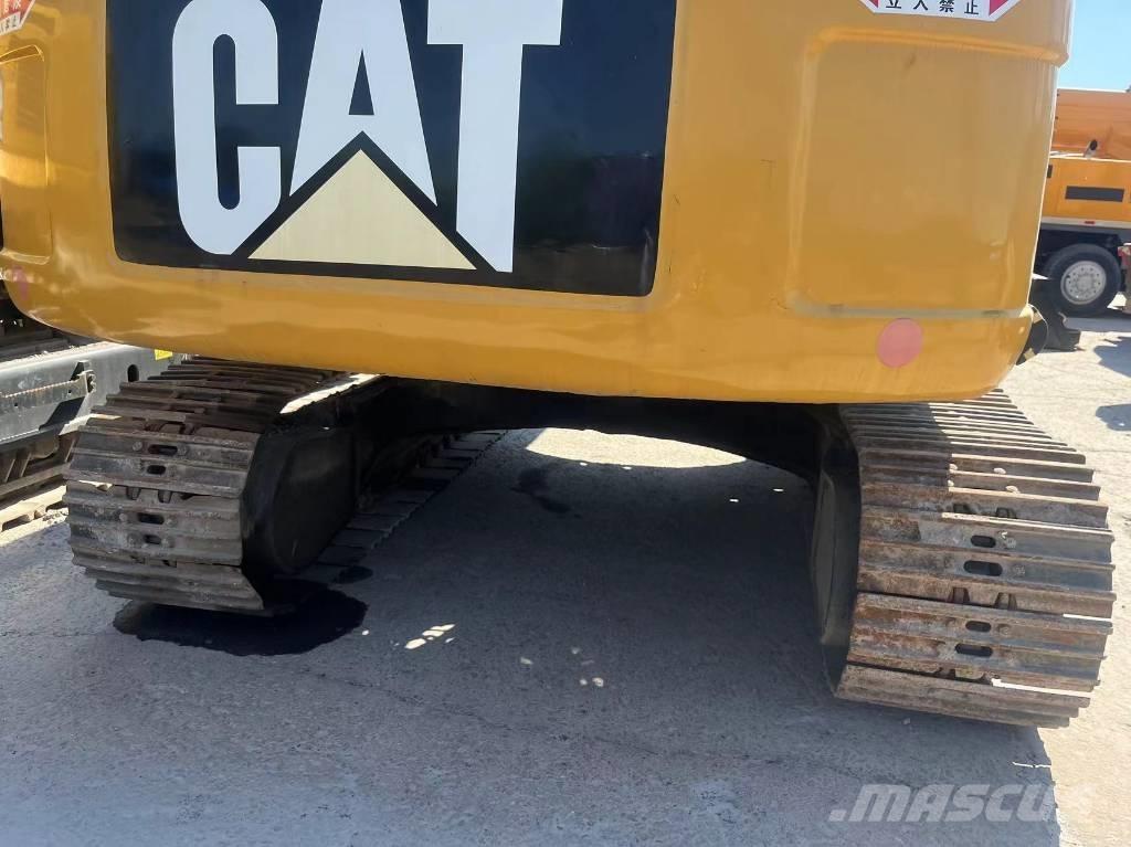 CAT 323 D L Гусеничні екскаватори