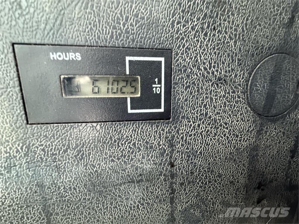 Hyundai HX140 HWC Гусеничні екскаватори