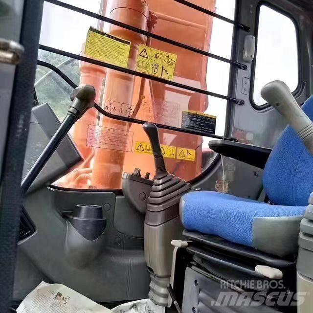 Hitachi EX 120 Гусеничні екскаватори
