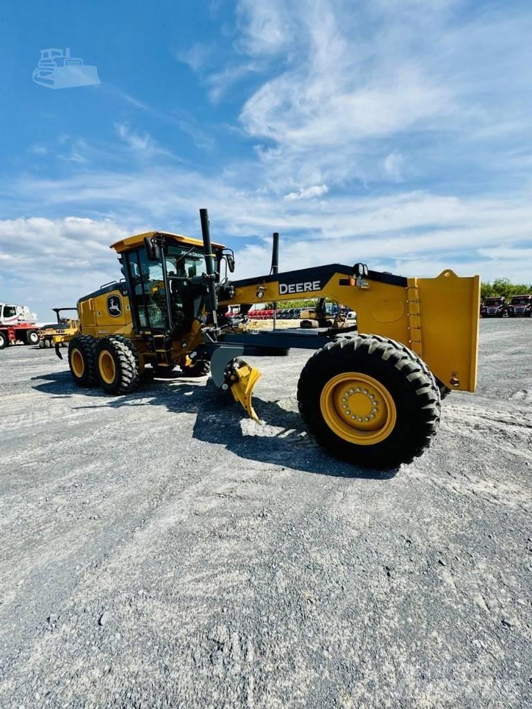 DEERE 672G Грейдери