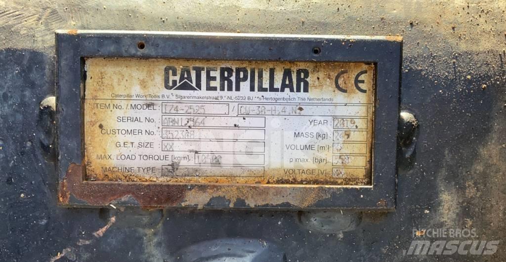 CAT Attache rapide Колісні екскаватори