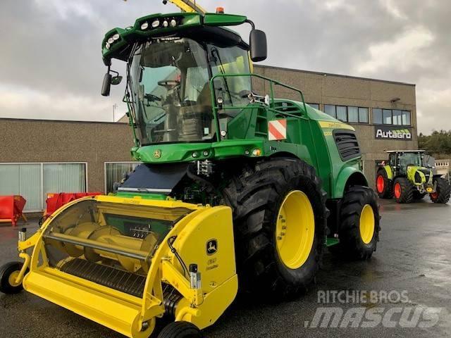 John Deere 8200 i Кормозбиральні комбайни