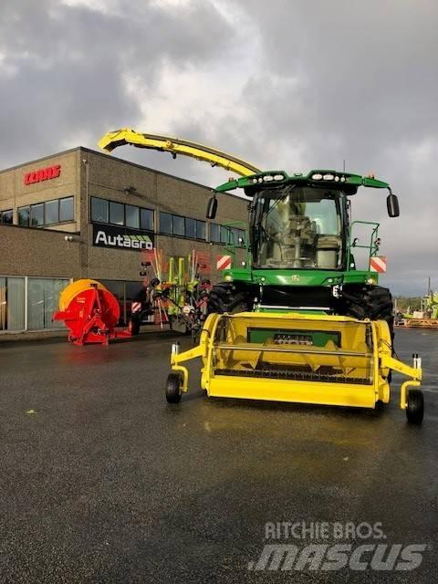 John Deere 8200 i Кормозбиральні комбайни