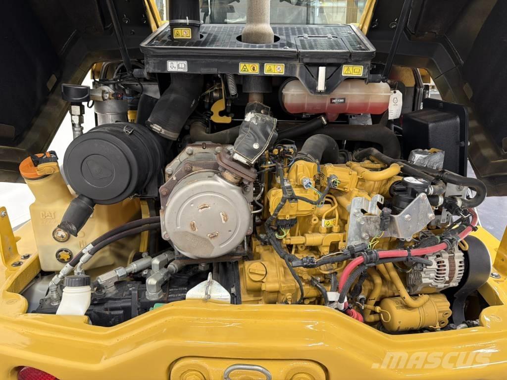 CAT 908M Фронтальні навантажувачі