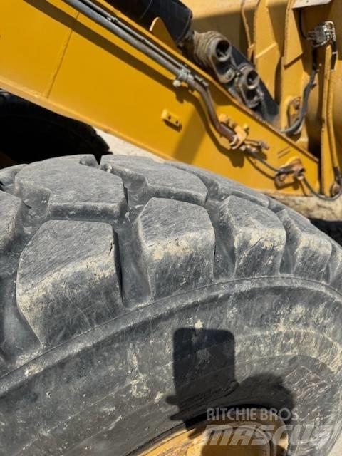 CAT 930 H Фронтальні навантажувачі