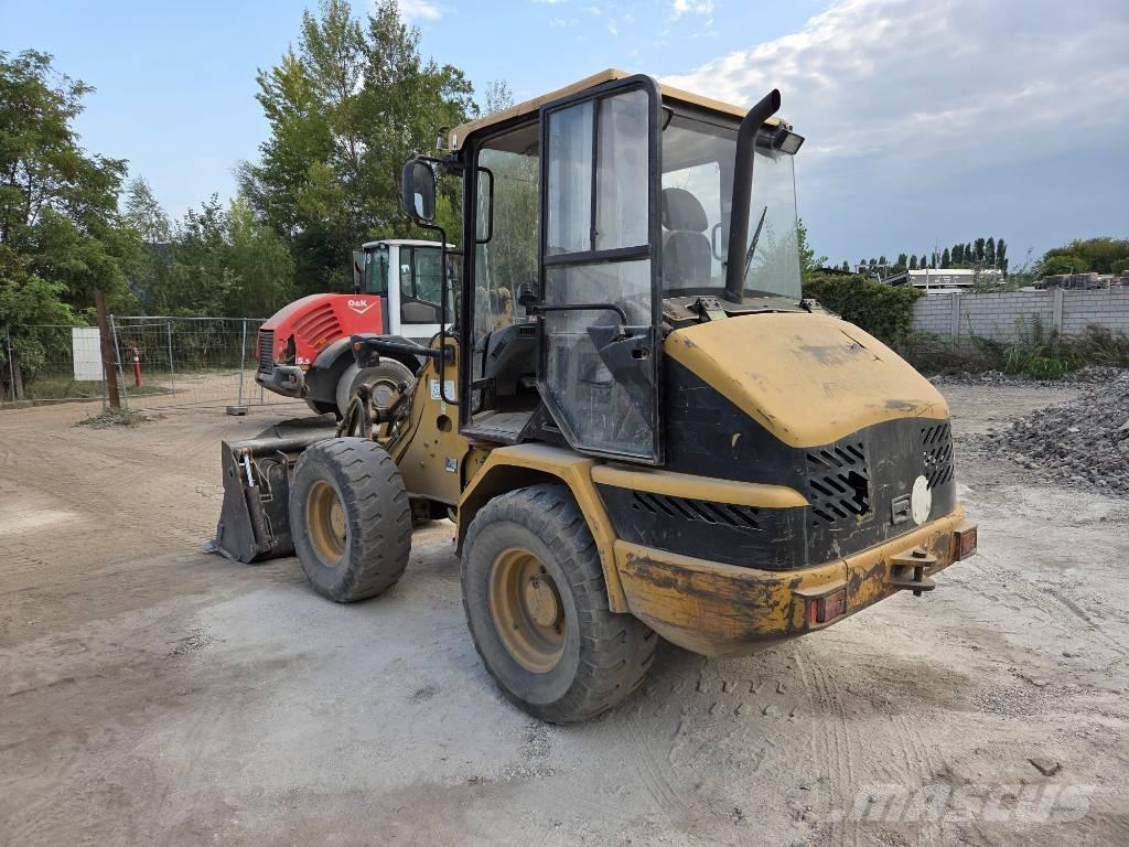 CAT 906 Фронтальні навантажувачі