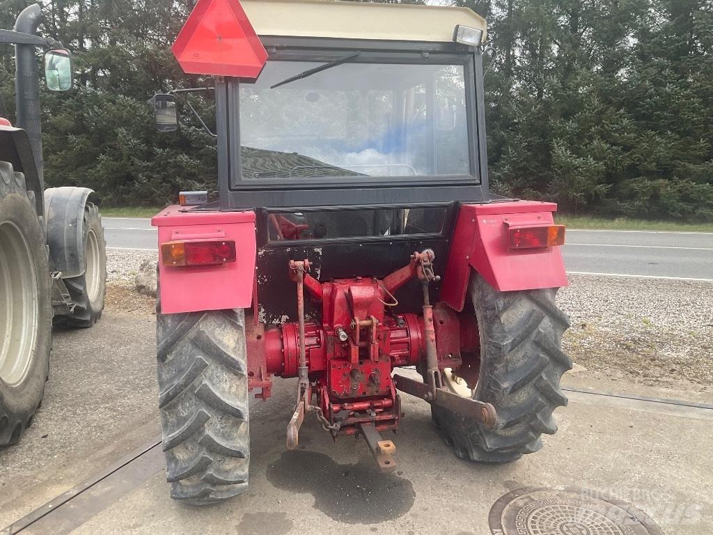 IH 624 Трактори