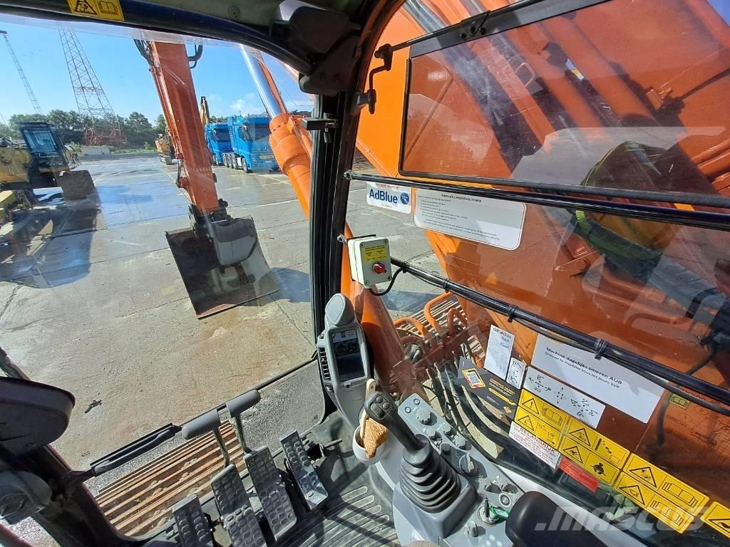 Hitachi ZX300LC-6 Гусеничні екскаватори