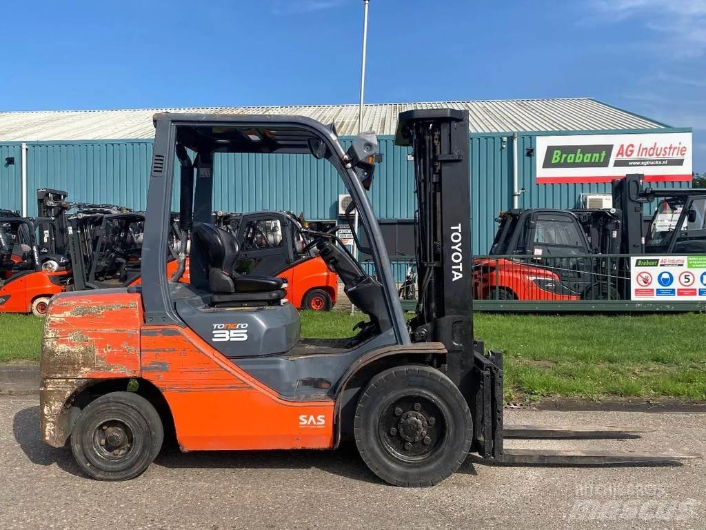Toyota 02- 8FDF30 Дизельні навантажувачі