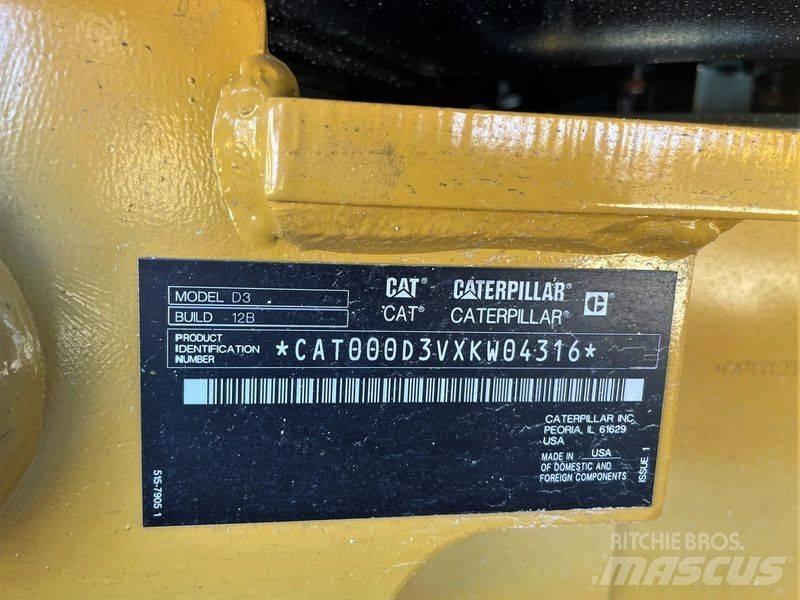 CAT D 3 Гусеничні бульдозери