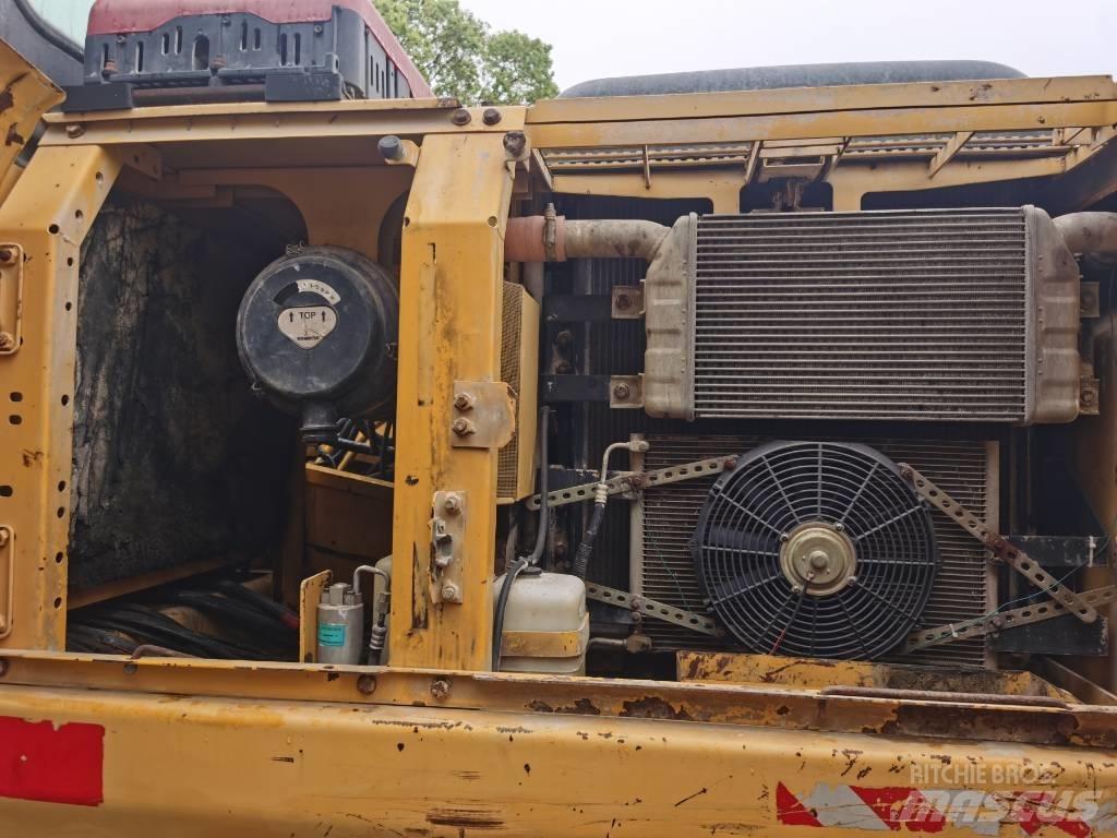 Komatsu PC 200-7 Гусеничні екскаватори