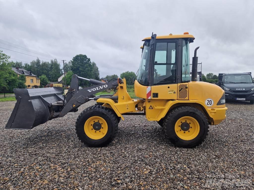 Volvo L 30 Фронтальні навантажувачі