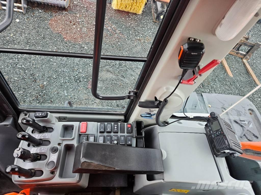 Hitachi ZW 180-6 Фронтальні навантажувачі