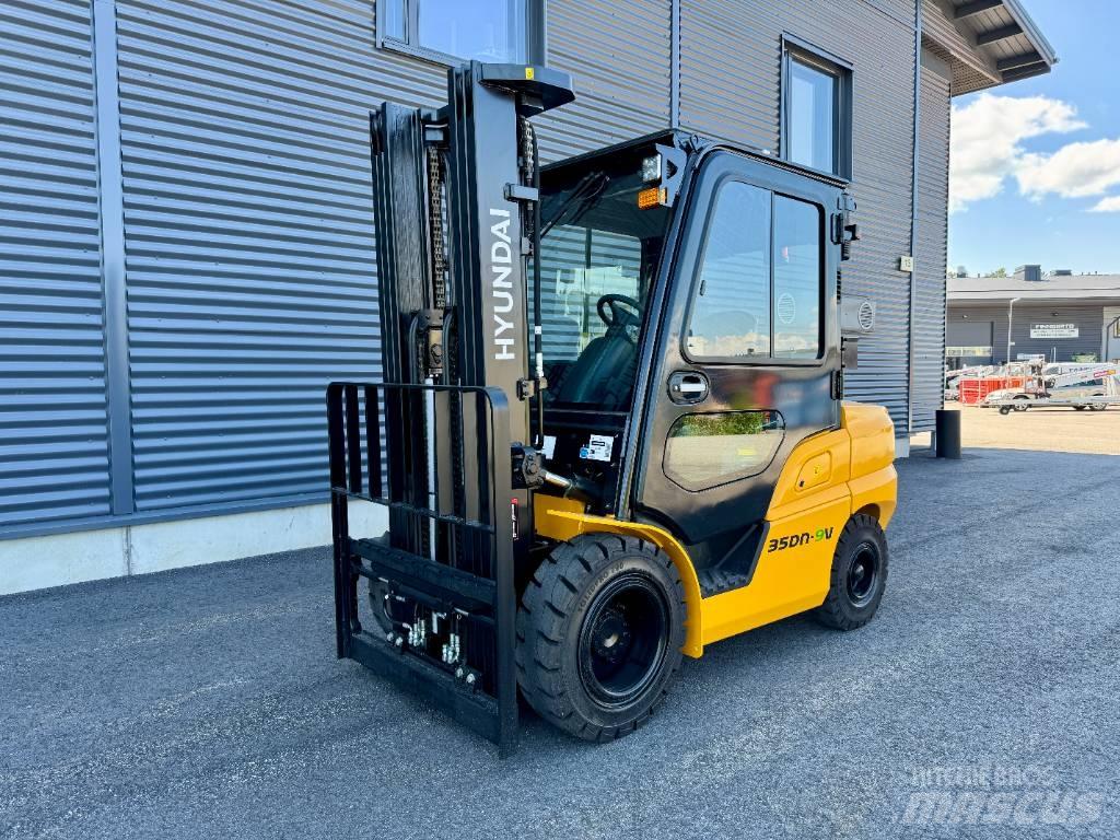 Hyundai 35DN-9V Дизельні навантажувачі