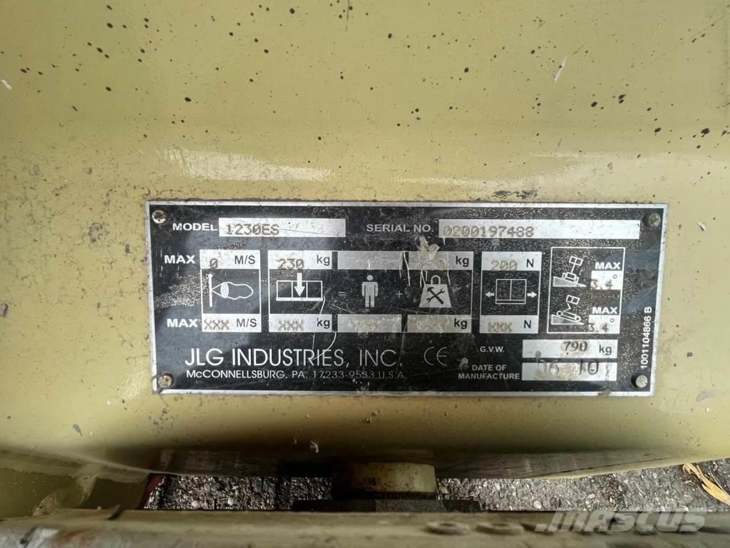 JLG 1230ES Телескопічні підйомники