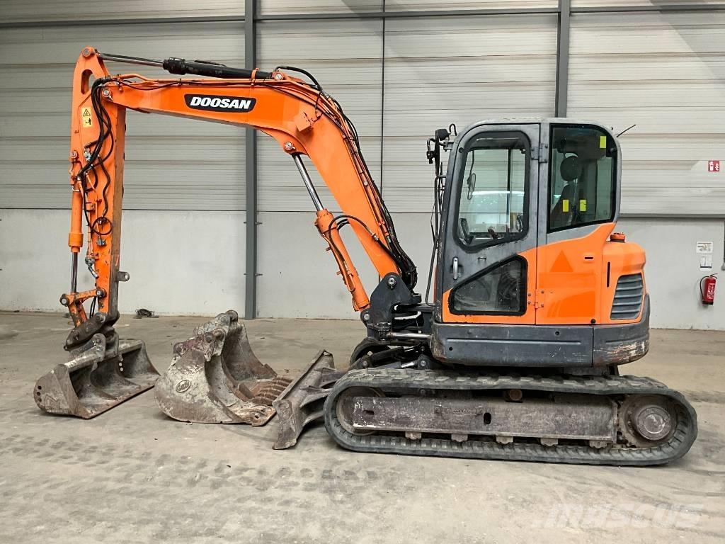 Doosan DX 80 R Середні екскаватори 7т. - 12т.