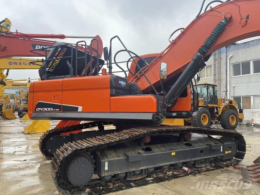 Doosan DX 300 LC Гусеничні екскаватори