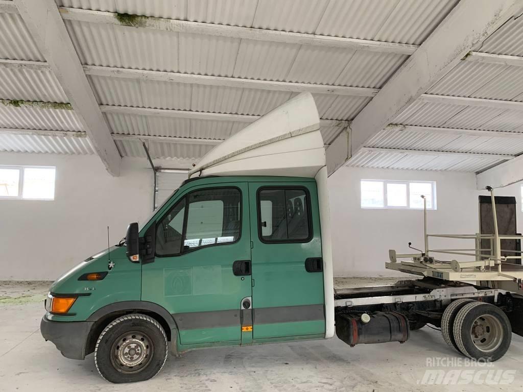 Iveco 3551 Панельні фургони