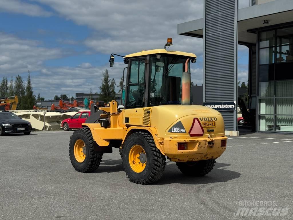 Volvo L 30 B Фронтальні навантажувачі