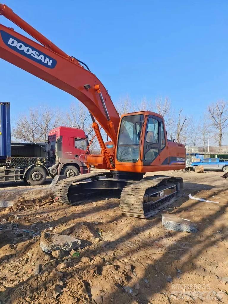 Doosan DH225LC-7 Гусеничні екскаватори