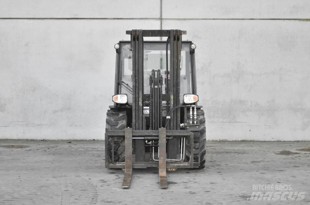 Manitou MC 30-4 Дизельні навантажувачі