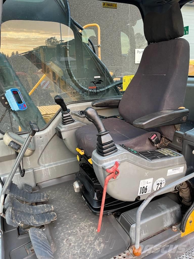 Volvo EC240B Гусеничні екскаватори