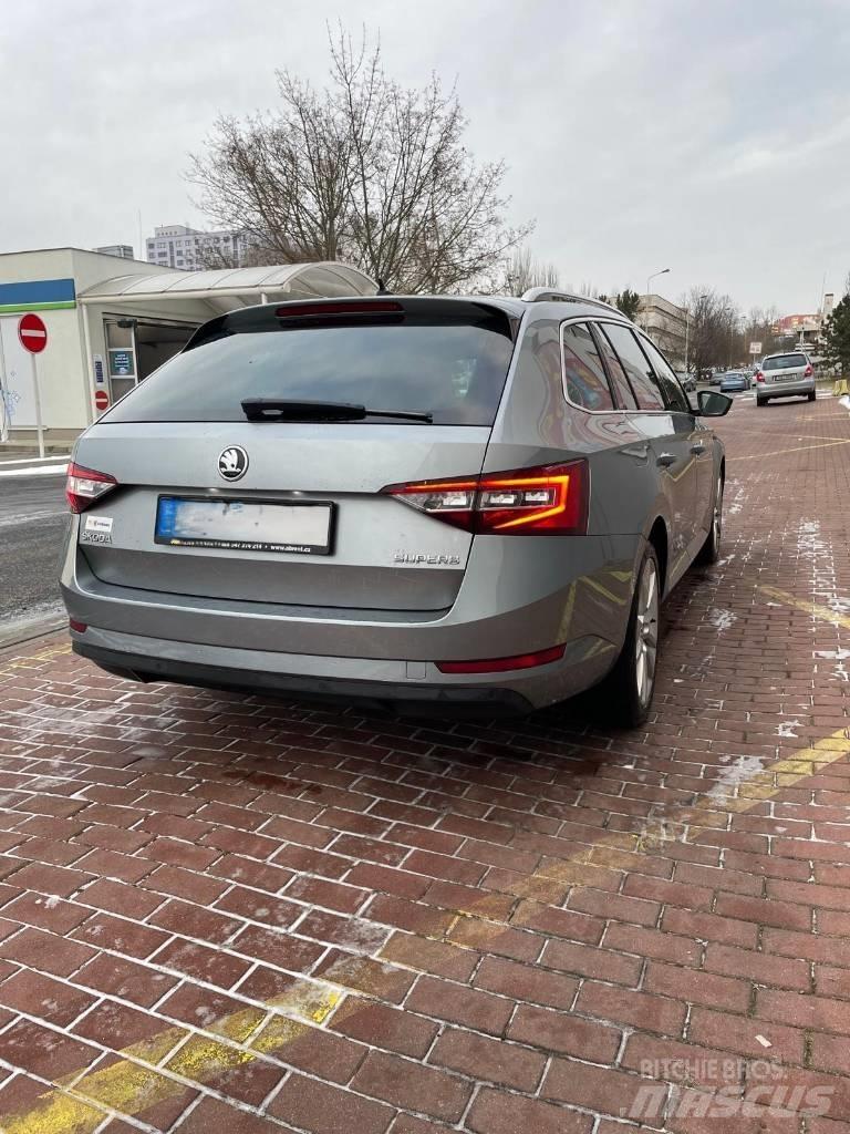 Skoda Superb Автомобілі