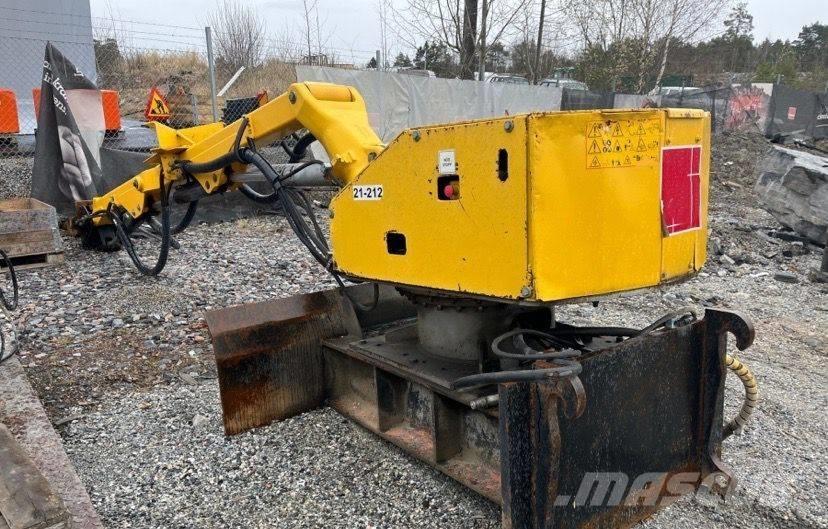 Brokk 330 Гусеничні екскаватори