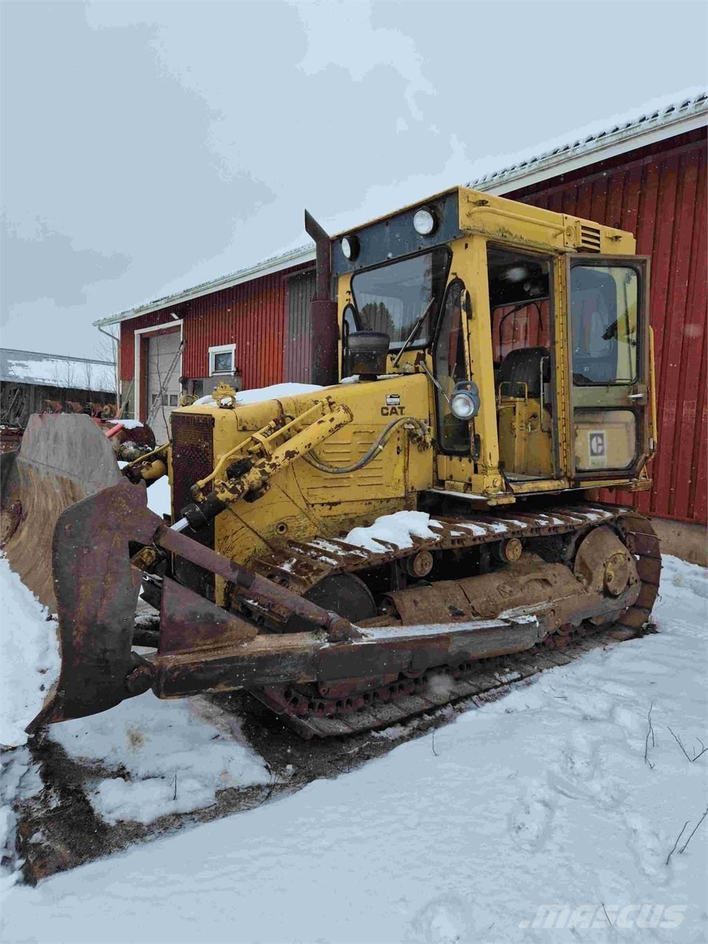CAT D4E Гусеничні бульдозери