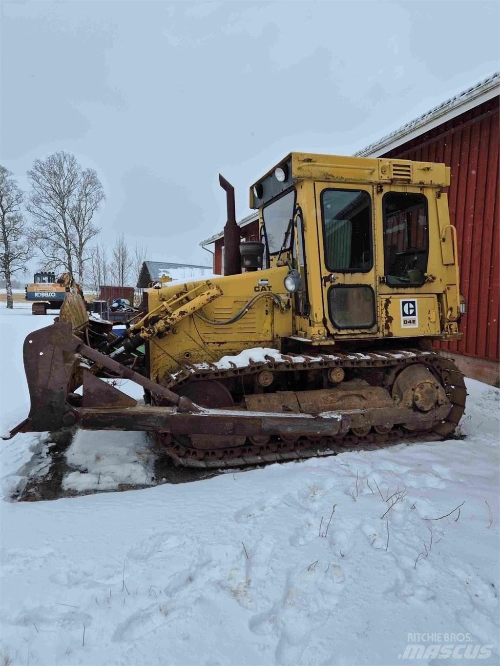 CAT D4E Гусеничні бульдозери